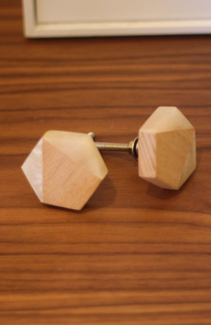 Puxador Hexágono Geométrico Branco Réplica Madeira em Resina - Puxador Hexágono Geométrico Branco Réplica Madeira em Resina 2