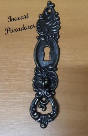 Puxador com Entrada de Chave Colonial-