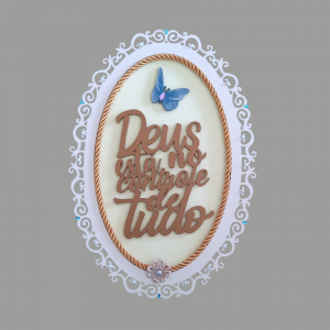 EFP-013 - Enfeite de Parede Deus está no controle