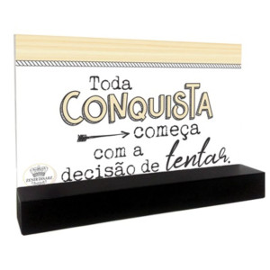 ENFEITE MADEIRINHA DE MESA TODA CONQUISTA COMEÇA... 9,5X16