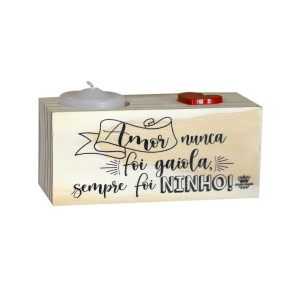 ENFEITE DE MESA COM VELA E APLIQUE AMOR NUNCA FOI GAIOLA...5X11X5