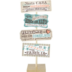 ENFEITE DE MESA COM PLAQUINHAS NESTA CASA SOMOS...29X13,5