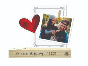 ENFEITE DE MESA COM VELA O NOSSO AMOR É LUZ 15X20X4