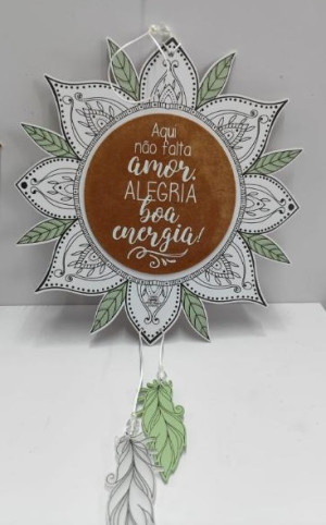 MÓBILE DE PAREDE COM APLIQUE AQUI NÃO FALTA AMOR...BENÇÃO VERDE 28X28