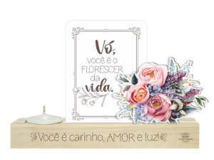 ENFEITE DE MESA COM VELA E FLORES VÓ VOCÊ É O FLORESCER...BORBOLETA 12X18X4,5