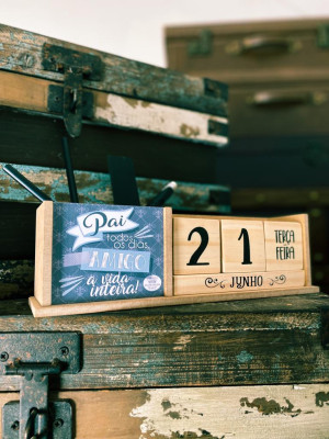 CALENDÁRIO PERMANENTE COM PORTA LÁPIS PAI TODO OS DIAS 8X27,5X6,5