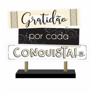 ENFEITE DE MESA COM PLAQUINHAS GRATIDÃO POR CADA CONQUISTA 18X14