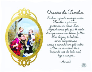 PORTA-RETRATO COM MOLDURA DOURADA ORAÇÃO DA FAMÍLIA 21X26