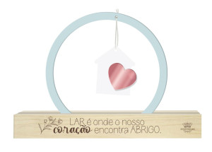 ENFEITE DE MESA COM APLIQUE LAR É ONDE O NOSSO CORAÇÃO...BORBOLETA 12X20X4,5