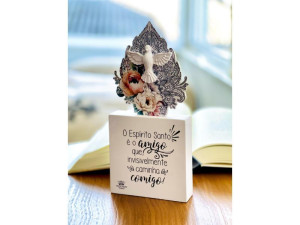 PLACA DE MESA COM APLIQUE O ESPÍRITO SANTO É O AMIGO...BENÇÃO 20X10