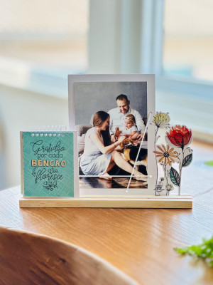 PORTA-RETRATO COM ELÁSTICO E PLACA COM BLOCO DE MENSAGENS JARDIM...18X24