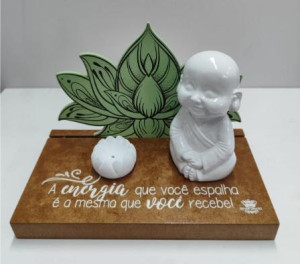 ENFEITE DE MESA COM PORTA INCENSO E BUDA A ENERGIA...BENÇÃO VERDE 13X18X10