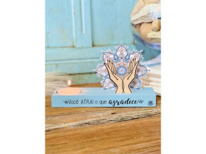 ENFEITE DE MESA COM VELA E PLACA VOCÊ ATRAI O QUE AGRADECE...BENÇÃO 13,5X21,5X6