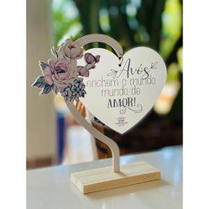 ENFEITE DE MESA COM CORAÇÃO EM ACRILICO AVÓS...BRISA 17X13,5