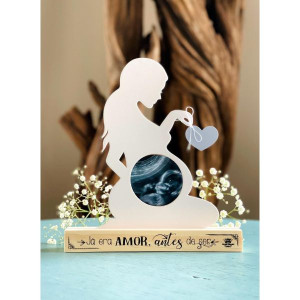 ENFEITE DE MESA COM PORTA RETRATO GESTANTE AZUL...BRISA 22X20X4,5