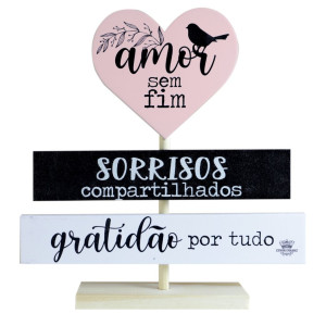 ENFEITE DE MESA COM PLAQUINHAS AMOR SEM FIM...21X20