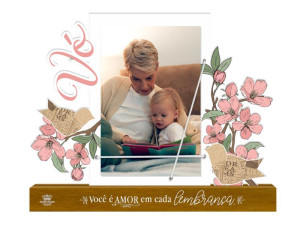 PORTA-RETRATO COM ELÁSTICO COM APLIQUE VÓ VOCÊ É AMOR...CEREJEIRA 19,5X23,5X4,5