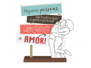 ENFEITE DE MESA COM PLAQUINHAS ALGUMA PESSOAS SÃO TUDO...21X19,5