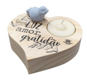 ENFEITE DE MESA COM VELA CORAÇÃO COM APLIQUE LUZ, AMOR, GRATIDÃO 13X12X3,5