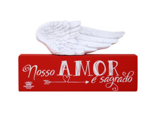 PLACA DE MESA COM APLIQUE ASA(EM RESINA), NOSSO AMOR É SAGRADO...12X19X3