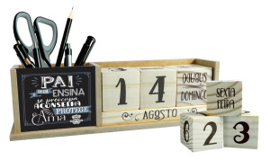 CALENDÁRIO PERMANENTE COM PORTA LÁPIS PAI É QUEM ENSINA... 8X27,5X6,5