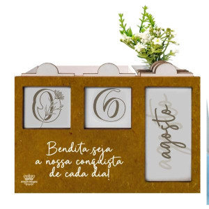 PORTA-LÁPIS COM CALENDÁRIO PERMANENTE BENDITA SEJA... AURORA 1 17X16