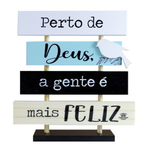 ENFEITE DE MESA COM PLAQUINHAS E APLIQUE PERTO DE DEUS...19X18