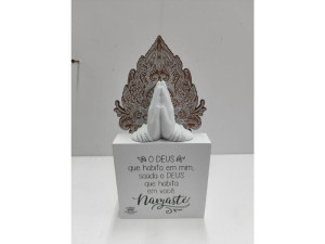 PLACA DE MESA COM APLIQUE O DEUS QUE HABITA EM MIM...BENÇÃO VERDE 20X10