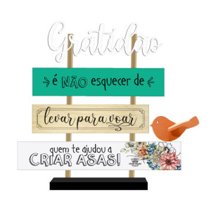 ENFEITE DE MESA COM PLAQUINHAS COM APLIQUE GRATIDÃO...CELEBRAÇÃO 21X23