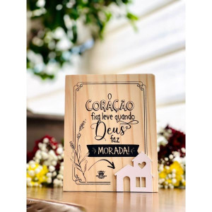 PLACA DE MESA CRU COM APLIQUE O CORAÇÃO FICA LEVE...CELEBRAÇÃO 15X11