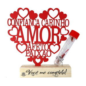 ENFEITE DE MESA CORAÇÃO RECORTADO COM BASE CRU E TUBETE 22X23