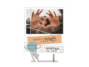 ENFEITE DE MESA COM PLAQUINHA E PORTA RETRATO QUANDO A ENERGIA...BENÇÃO 23X16,5