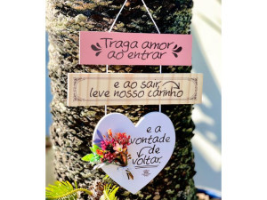 MÓBILE DE PAREDE FRASES TRAGA AMOR...FLORESCER 23X22