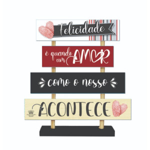 ENFEITE DE MESA COM PLAQUINHAS FELICIDADE É QUANDO UM AMOR...21X18