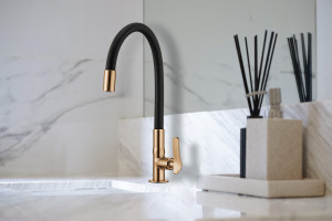 Torneira LorenFlex Lorenzetti 1177 RG27 Com Bica Flexível De Bancada Rose Gold
 - 