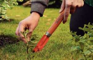 Arrancador de Inço Metálico para Jardinagem Tramontina com Cabo de Madeira