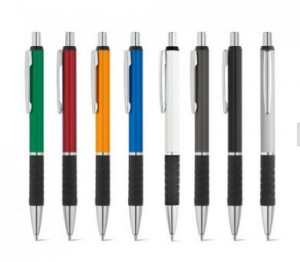 Caneta Esferográfica em alumínio com clipe de metal e grip. Até 1,5 km de escrita. ø10 x 136 mm