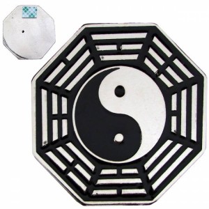 MINI BAGUÁ EM METAL PRETO YIN YANG