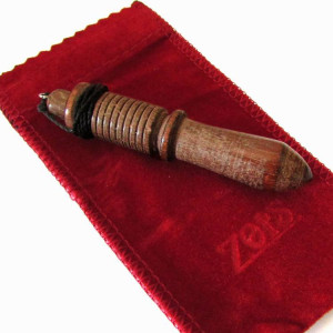 PÊNDULO DE MADEIRA TÉCNICO c/ CHUMBO - EGÍPCIO MESTRE