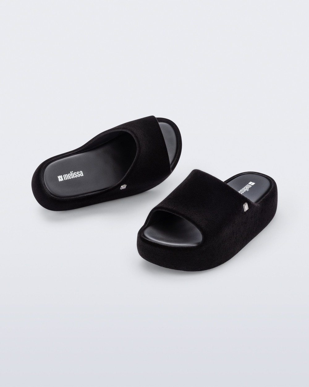 MELISSA FREE PLATFORM SLIDE VELVET AD MELISSA FREE PLATFORM SLIDE VELVET AD