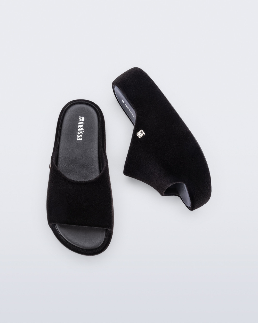 MELISSA FREE PLATFORM SLIDE VELVET AD MELISSA FREE PLATFORM SLIDE VELVET AD