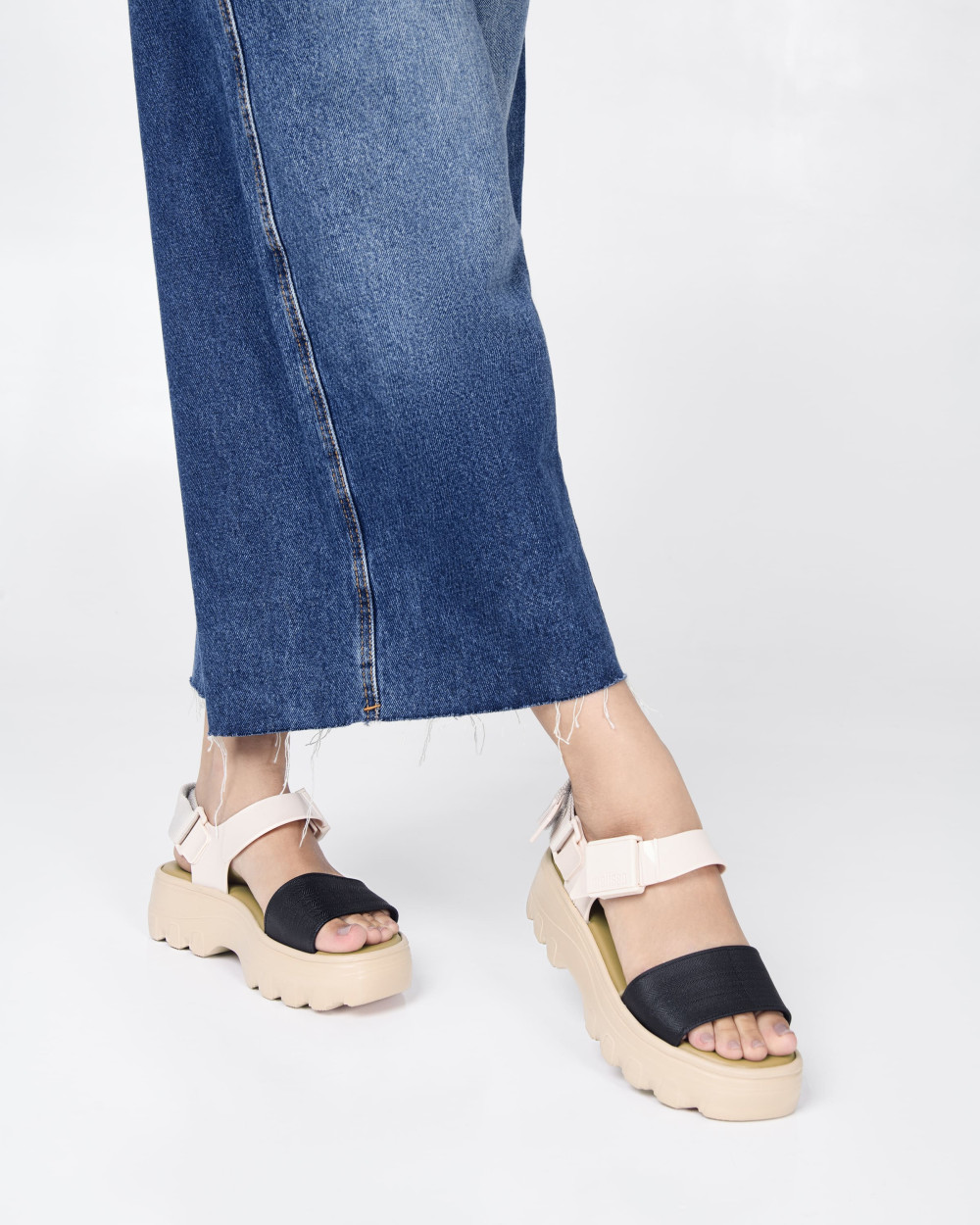 MELISSA KICK OFF SANDAL AD MELISSA KICK OFF SANDAL AD