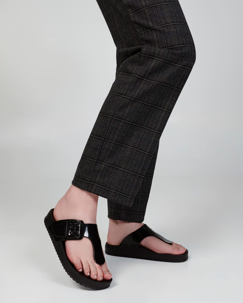 MELISSA COZY FLIP FLOP AD MELISSA COZY FLIP FLOP AD