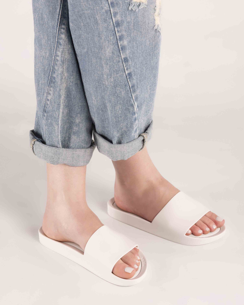 MELISSA BEACH SLIDE AD