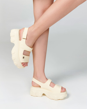 MELISSA ELLA MOVE AD -