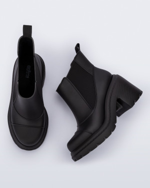 MELISSA COURTNEY BOOT AD -