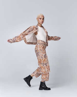 MELISSA CHELSEA BOOT AD - 