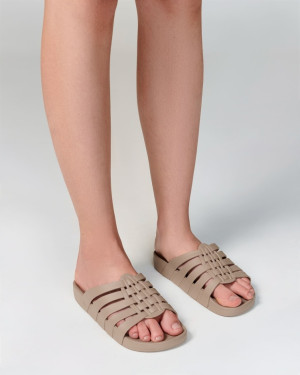 MELISSA POSSESSION SLIDE - 