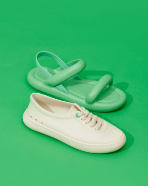 MELISSA FREE HUG AD - 