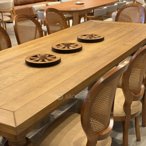 Conjunto Mesa Torneada e 10 Cadeiras Medalhão - 